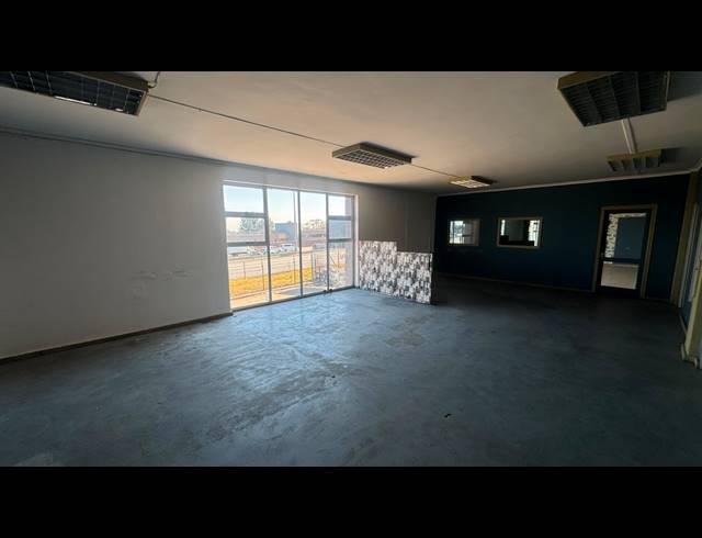1,900M² WAREHOUSE TO LET IN WYNBERG